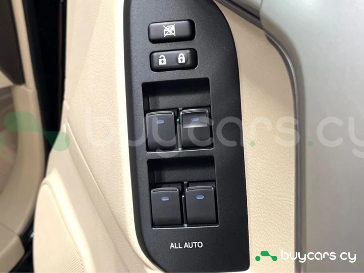 Toyota Land Cruiser Prado Черный