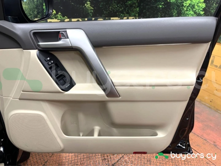 Toyota Land Cruiser Prado Черный