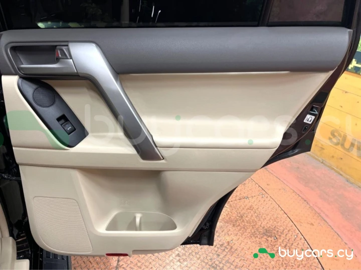 Toyota Land Cruiser Prado Черный