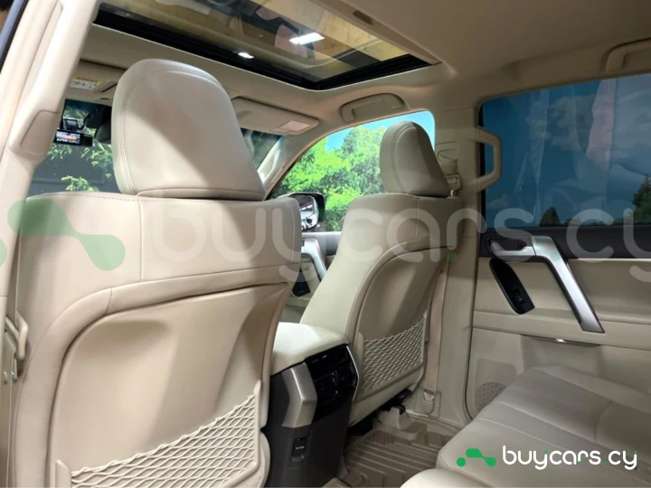 Toyota Land Cruiser Prado Черный