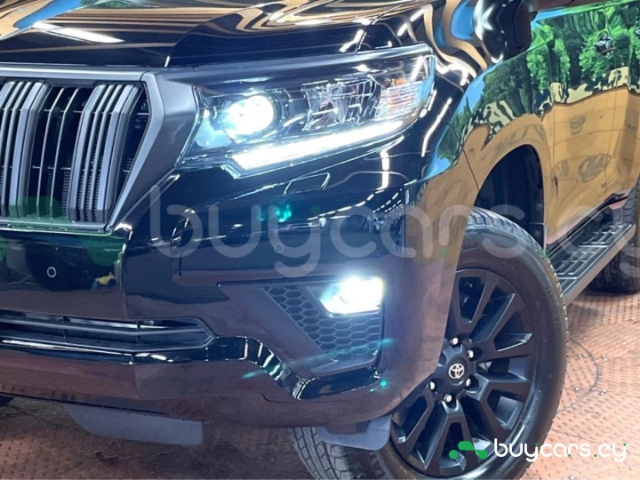 Toyota Land Cruiser Prado Черный