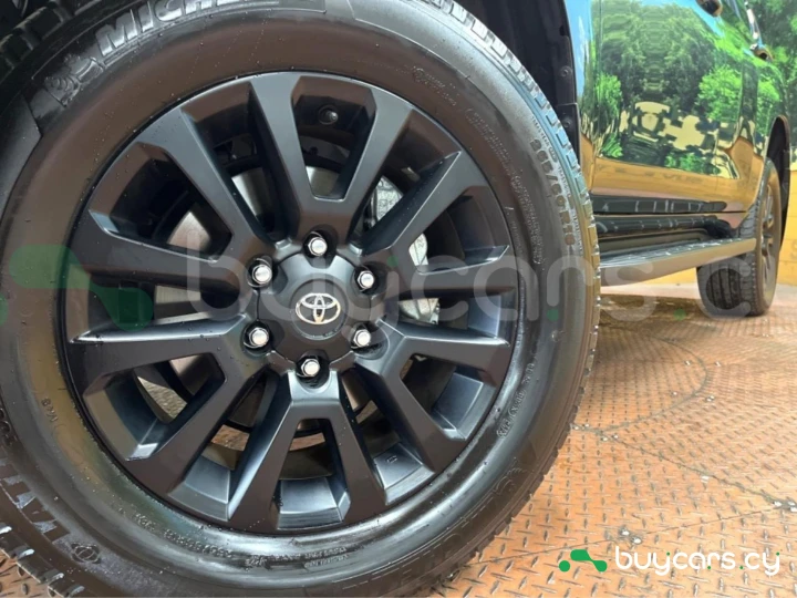 Toyota Land Cruiser Prado Черный