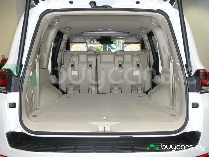 Toyota Land Cruiser 300 Белый