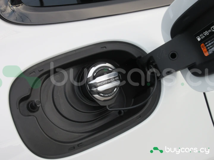 Porsche Panamera Белый