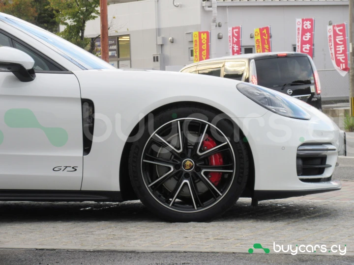 Porsche Panamera Белый