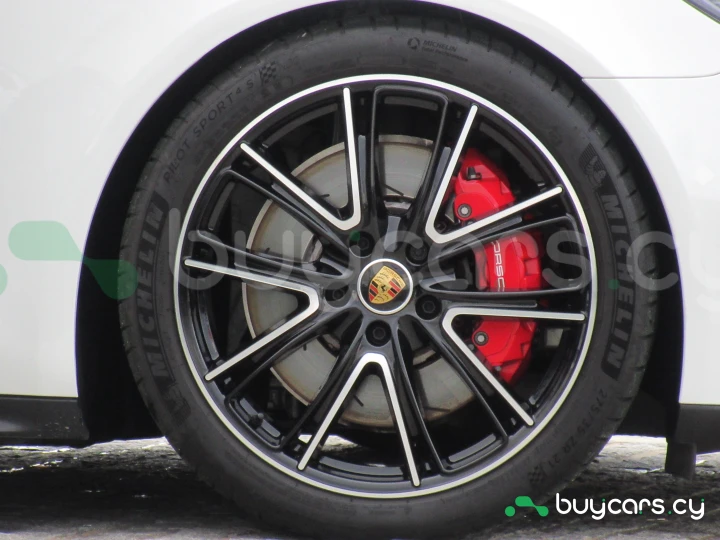 Porsche Panamera Белый