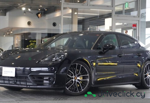 Porsche Panamera Черный