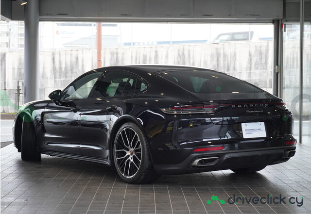 Porsche Panamera Черный