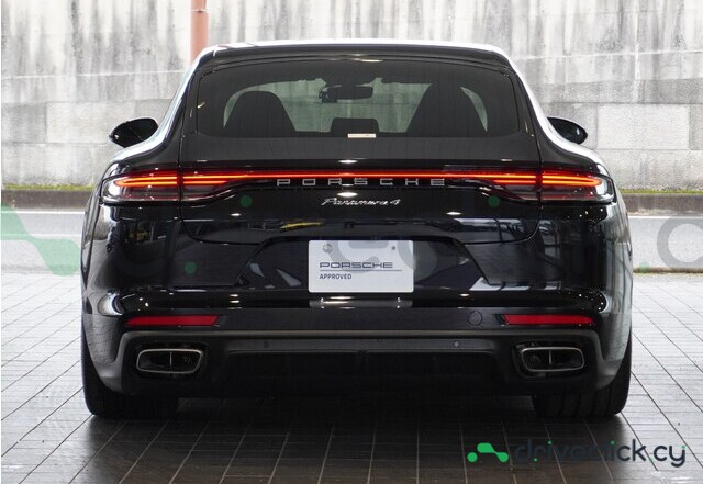 Porsche Panamera Черный