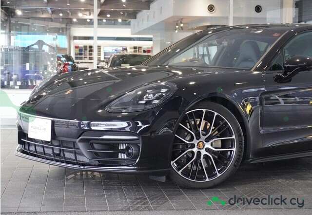Porsche Panamera Черный