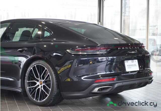 Porsche Panamera Черный