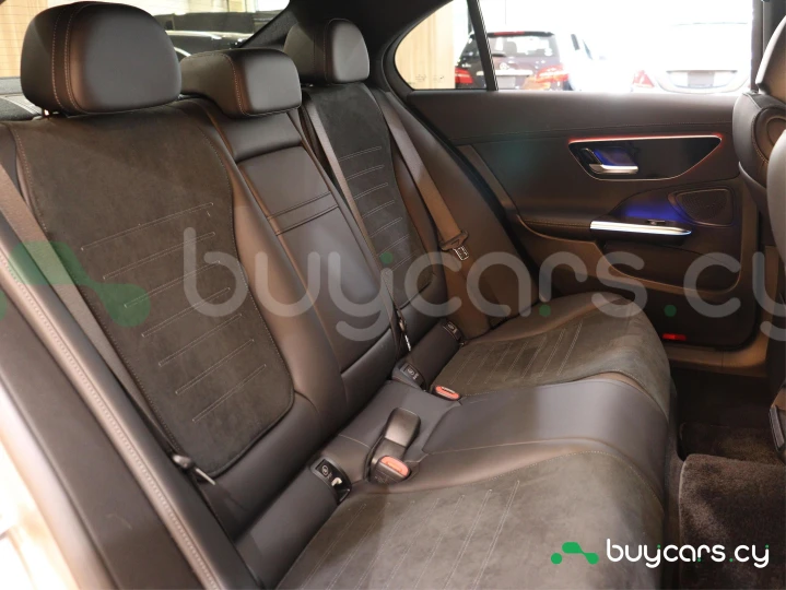 Mercedes C-class Розовый