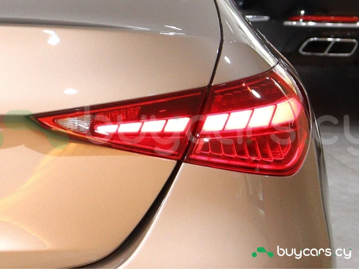 Mercedes C-class Розовый