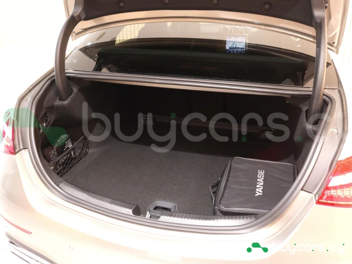 Mercedes C-class Розовый