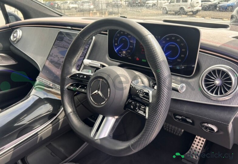 Mercedes EQS Black