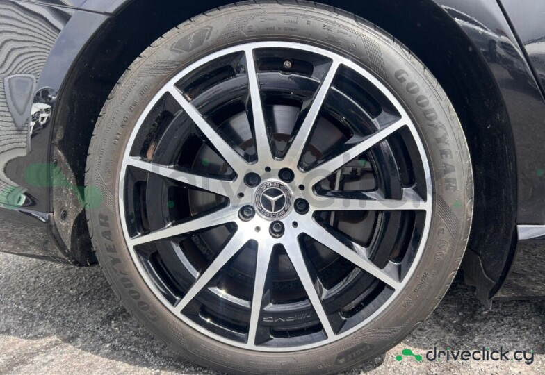 Mercedes EQS Black