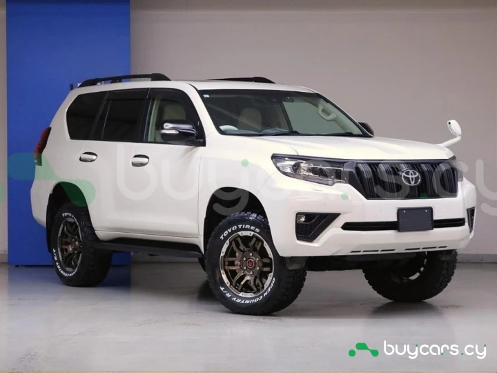 Toyota Land Cruiser Prado Белый