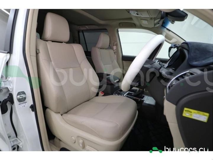 Toyota Land Cruiser Prado Белый