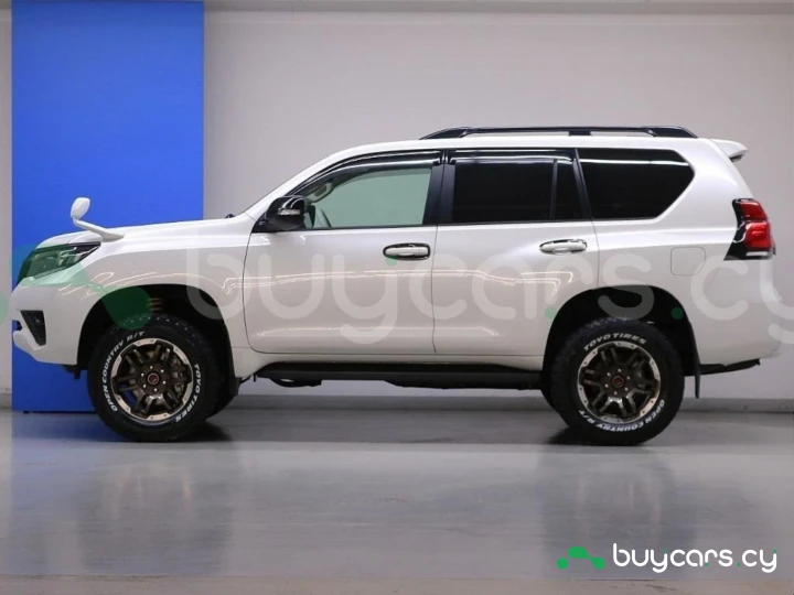 Toyota Land Cruiser Prado Белый