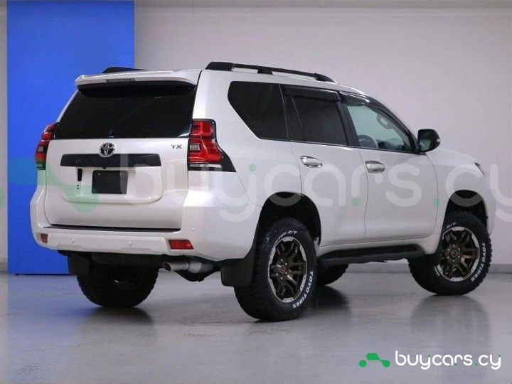 Toyota Land Cruiser Prado Белый