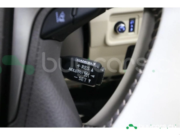 Toyota Land Cruiser Prado Белый