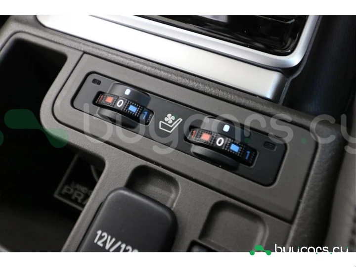 Toyota Land Cruiser Prado Белый