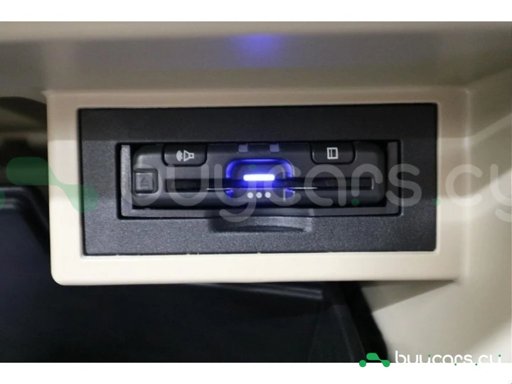 Toyota Land Cruiser Prado Белый