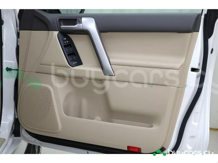Toyota Land Cruiser Prado Белый