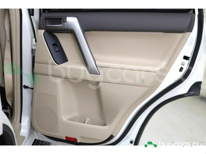 Toyota Land Cruiser Prado Белый