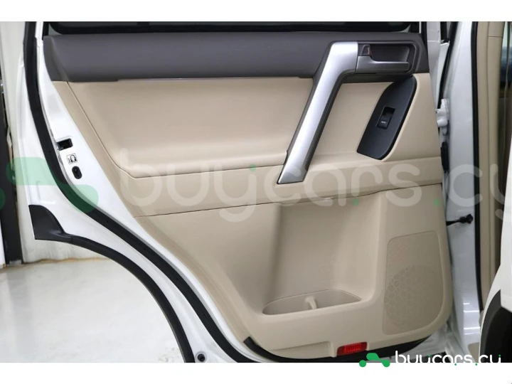 Toyota Land Cruiser Prado Белый