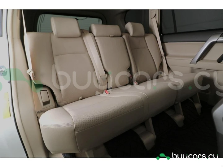 Toyota Land Cruiser Prado Белый