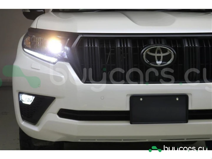 Toyota Land Cruiser Prado Белый