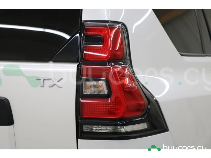 Toyota Land Cruiser Prado Белый