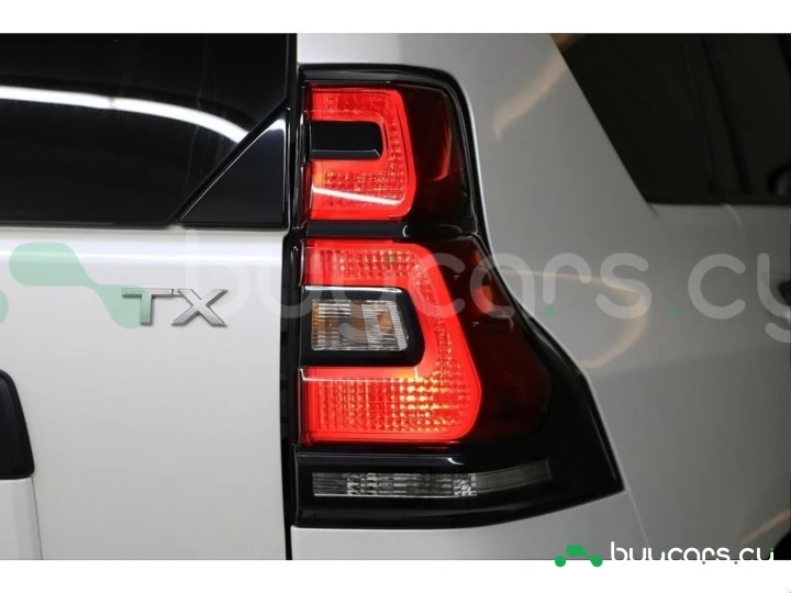 Toyota Land Cruiser Prado Белый