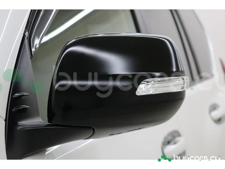 Toyota Land Cruiser Prado Белый