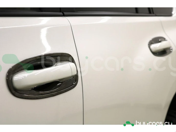 Toyota Land Cruiser Prado Белый