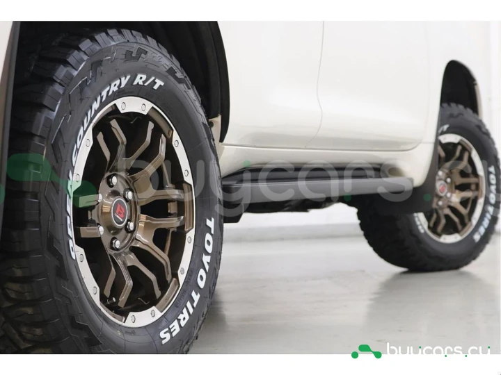 Toyota Land Cruiser Prado Белый