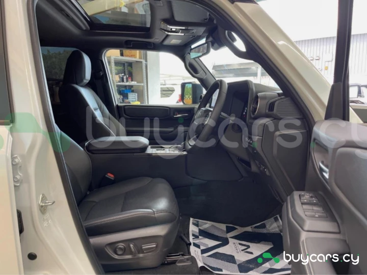 Toyota Land Cruiser 250 Белый