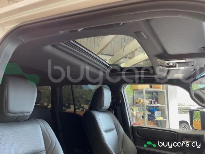 Toyota Land Cruiser 250 Белый