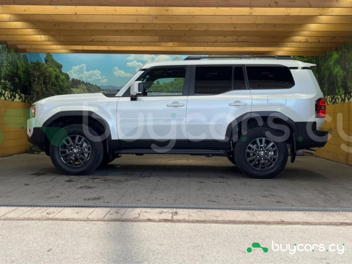 Toyota Land Cruiser 250 Белый