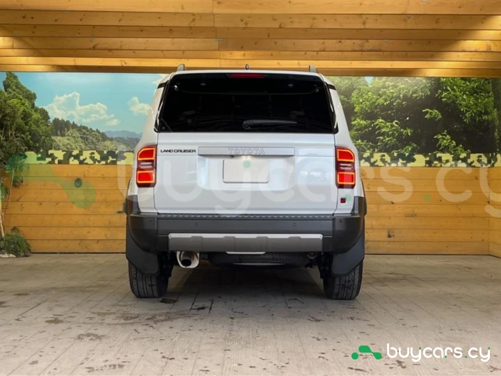 Toyota Land Cruiser 250 Белый