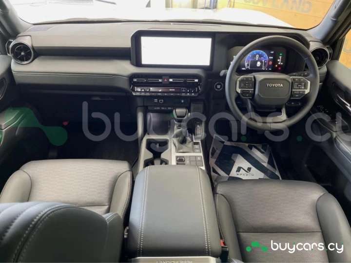 Toyota Land Cruiser 250 Белый