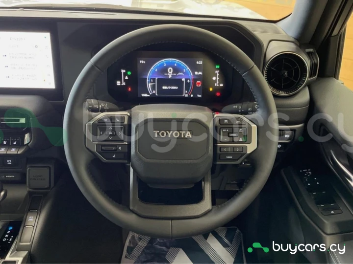 Toyota Land Cruiser 250 Белый