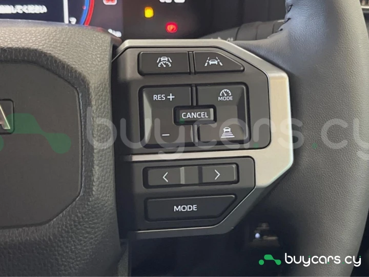 Toyota Land Cruiser 250 Белый