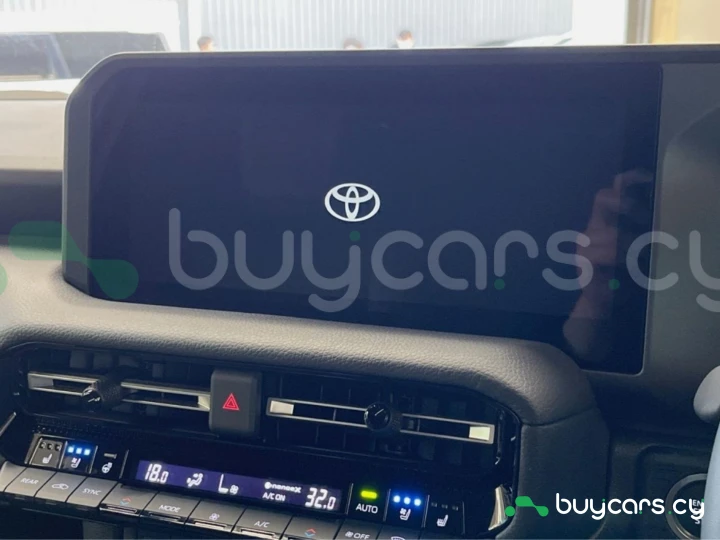 Toyota Land Cruiser 250 Белый