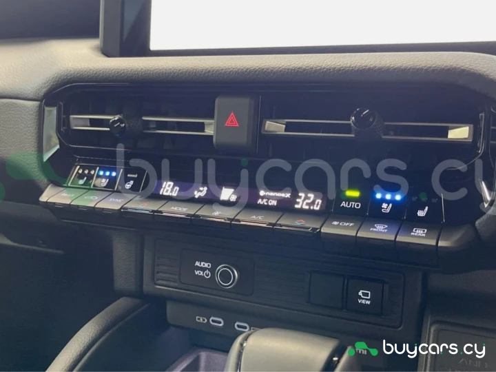 Toyota Land Cruiser 250 Белый