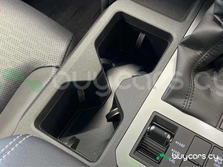 Toyota Land Cruiser 250 Белый