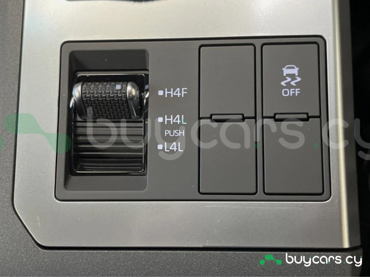 Toyota Land Cruiser 250 Белый