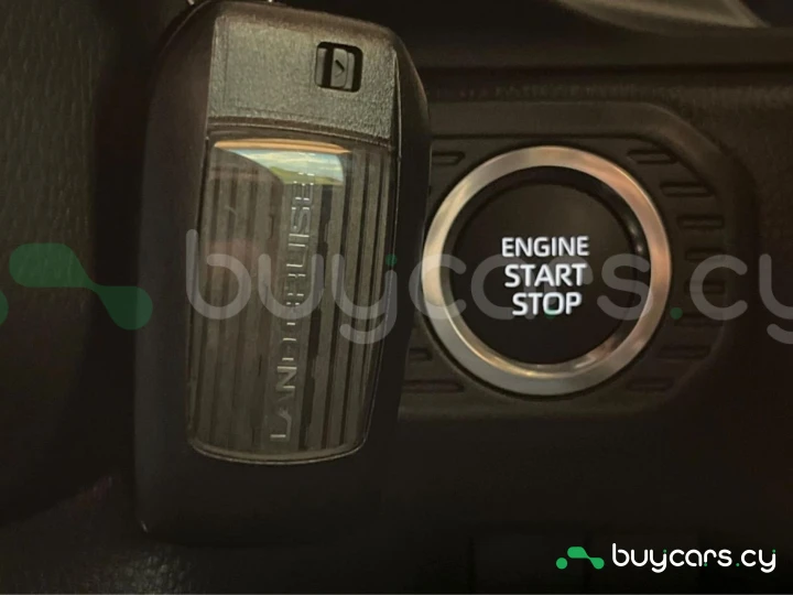 Toyota Land Cruiser 250 Белый