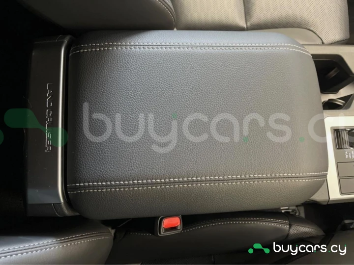 Toyota Land Cruiser 250 Белый